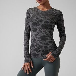Athleta Gray & Black Wandering Floral Patterned Long Sleeve Top size Large